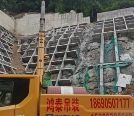 安康鸿泰吊车出租｜安岚高速双车协同吊装施工案例（100吨+25吨配合）