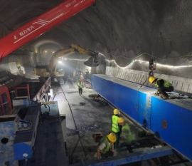 安康鸿泰吊车出租｜西渝高铁大巴山隧道栈桥安装施工案例